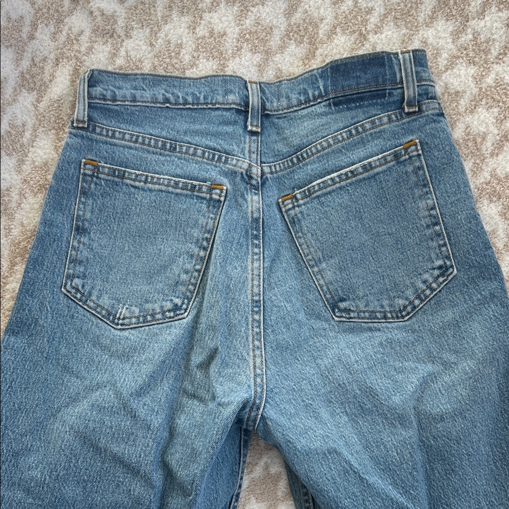 A&F Ultra High Rise Straight Jean - Picture 4 of 5